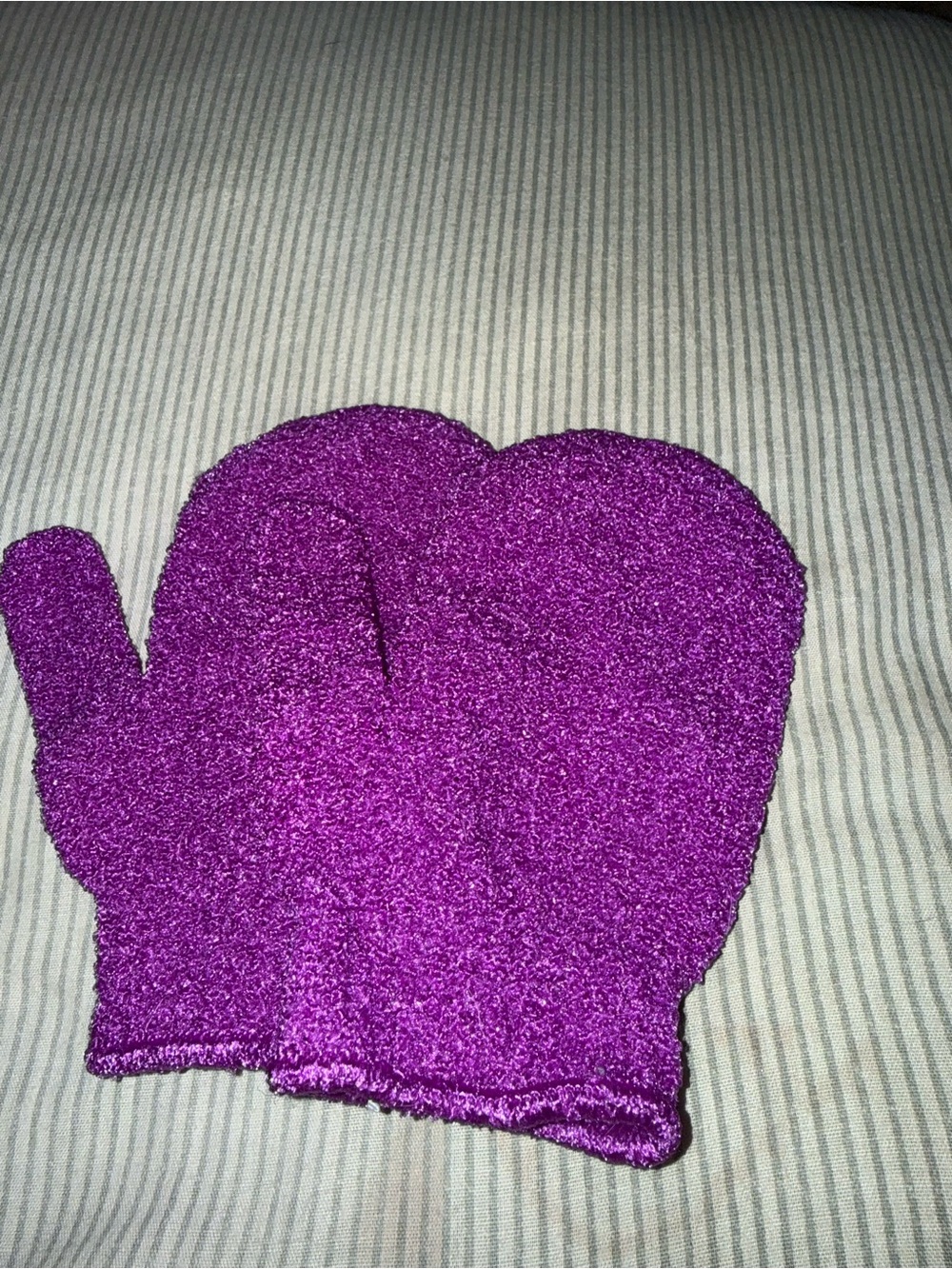 Plush Spa Exfoliating Mitts - Purple - Picture 1 of 2